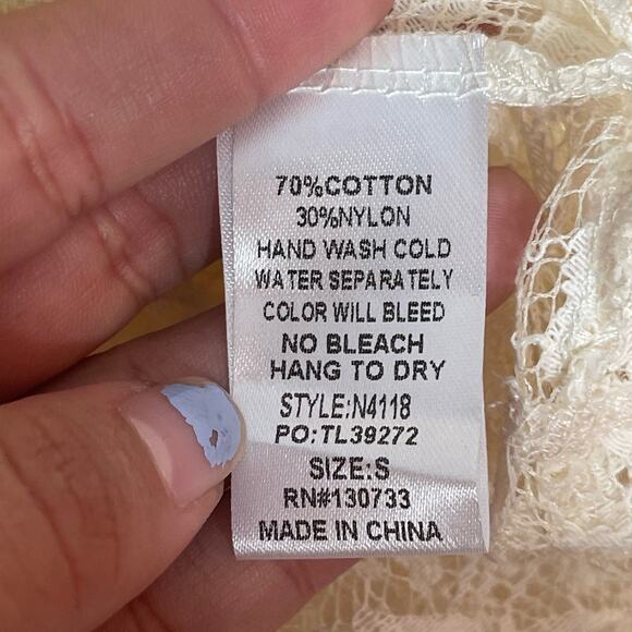 NEW UMGEE Floral Lace Top Women's Size Small Cream Crochet Ruffle 3/4 Sleeve - Picture 9 of 9